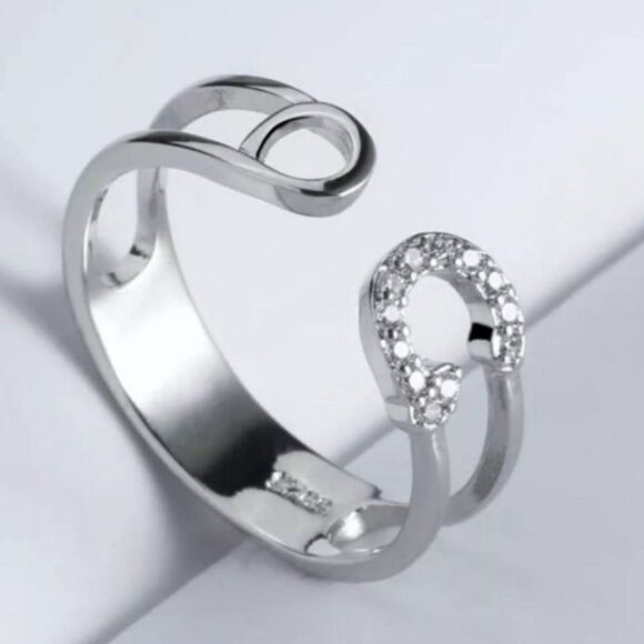 The Bling Safety Pin Ring luxury adjustable in 925 and cubic zirconia. - Picture 1 of 6